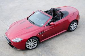 Aston Martin V8 Vantage S Roadster 2011 года